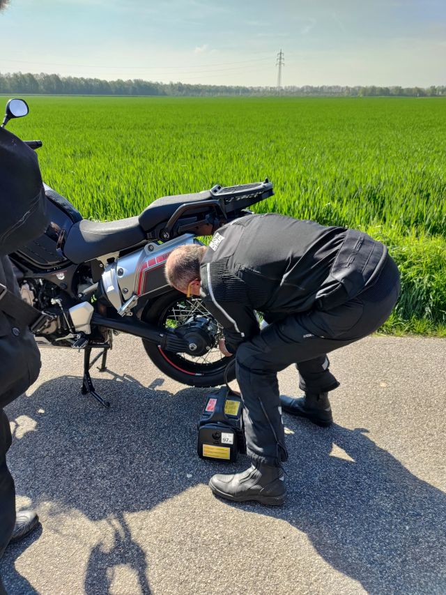 Luftdruckcheck vor der Fahrt - 