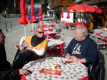 Sonne, Berge und ein Moped