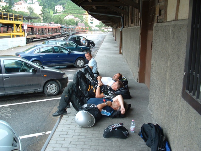 Abreise, warten auf die Bike-Verladung in Bozen 