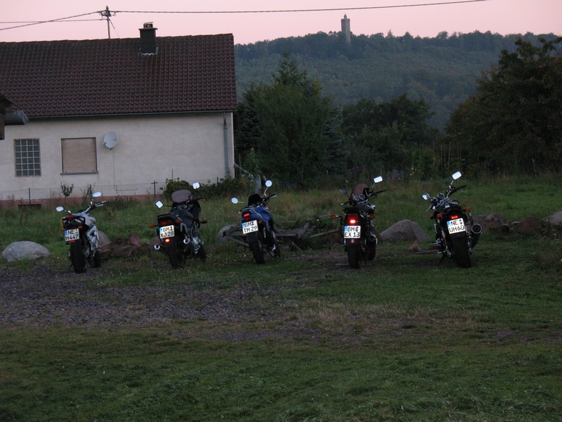 Die Bikes im Morgengrauen 