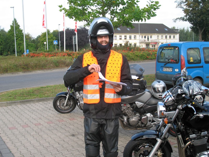 H.J. wie immer komplett mit Sturmhaube und Helm