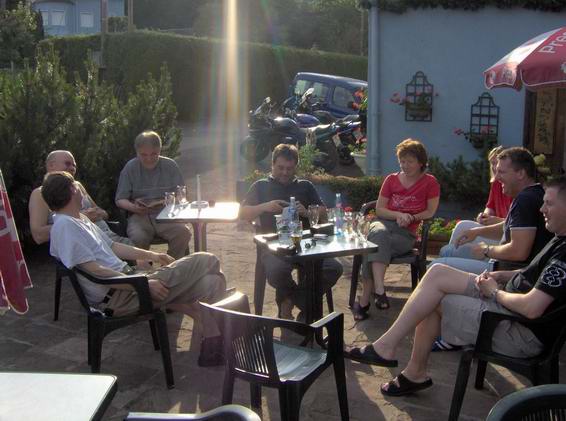 Alle Biker abends am ersten Tag im Hotel